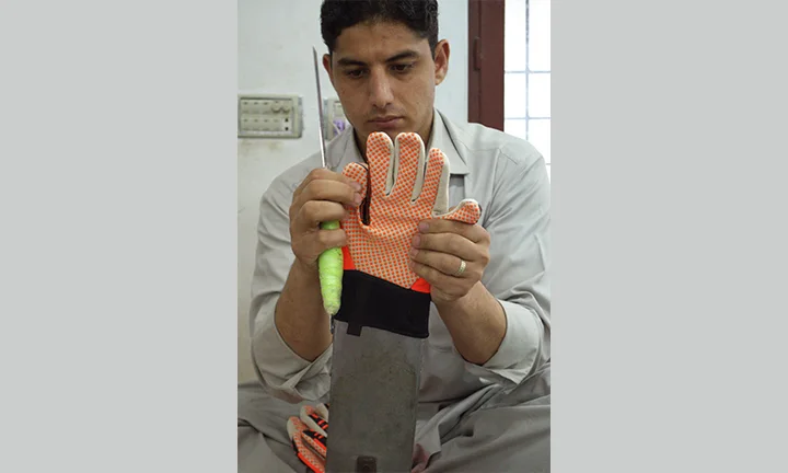 Glove Ironing (5)